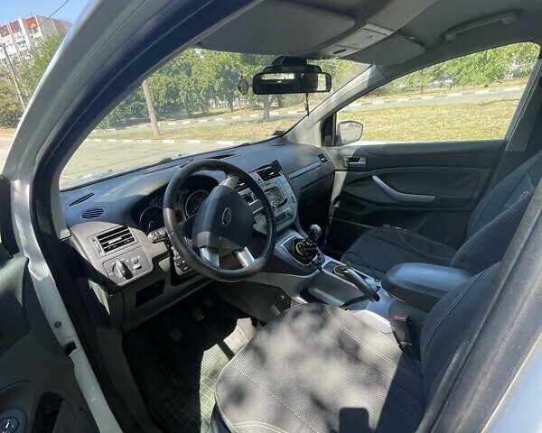 Белый Форд Куга, объемом двигателя 2 л и пробегом 300 тыс. км за 8900 $, фото 9 на Automoto.ua