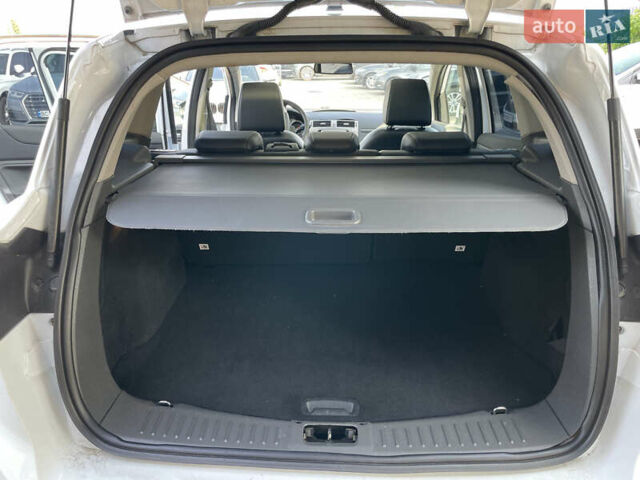 Форд Куга 2011 в Львове на Automoto.ua Белый Форд Куга, объемом двигателя 0 л и пробегом 158 тыс. км за 9300 $, фото 6 на Automoto.ua