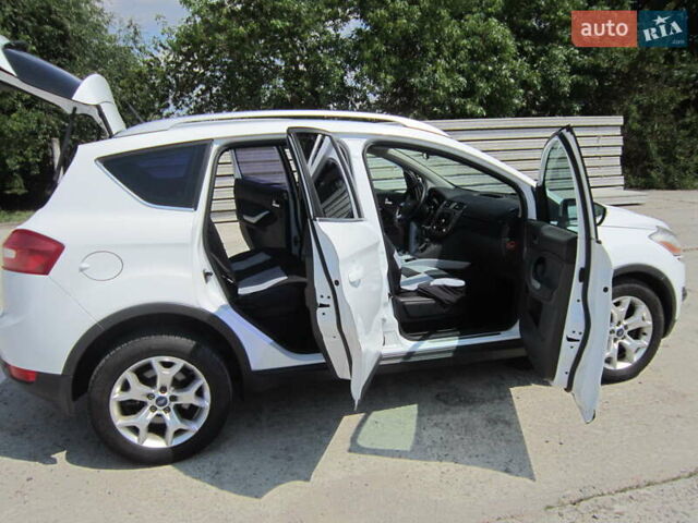 Белый Форд Куга, объемом двигателя 2 л и пробегом 194 тыс. км за 9750 $, фото 15 на Automoto.ua