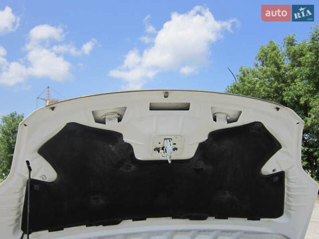 Белый Форд Куга, объемом двигателя 2 л и пробегом 194 тыс. км за 9750 $, фото 17 на Automoto.ua