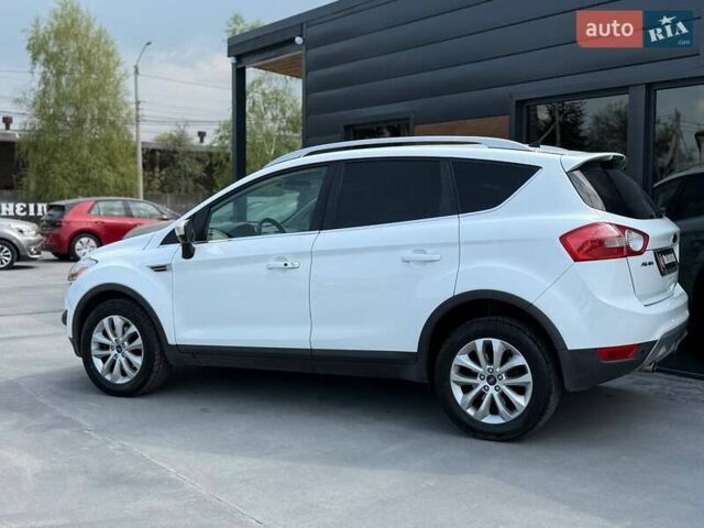 Білий Форд Куга, об'ємом двигуна 2 л та пробігом 140 тис. км за 12696 $, фото 4 на Automoto.ua
