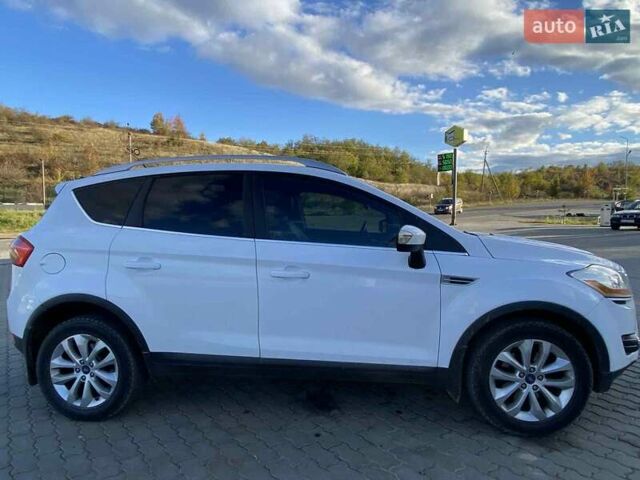 Форд Куга 2011 в Виноградове на Automoto.ua Белый Форд Куга, объемом двигателя 2.52 л и пробегом 208 тыс. км за 10200 $, фото 6 на Automoto.ua