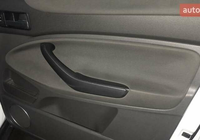 Білий Форд Куга, об'ємом двигуна 2 л та пробігом 235 тис. км за 9700 $, фото 32 на Automoto.ua