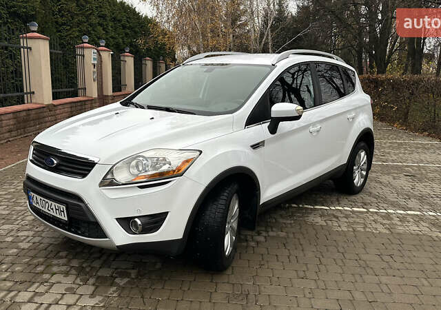 Білий Форд Куга, об'ємом двигуна 2 л та пробігом 174 тис. км за 10500 $, фото 1 на Automoto.ua