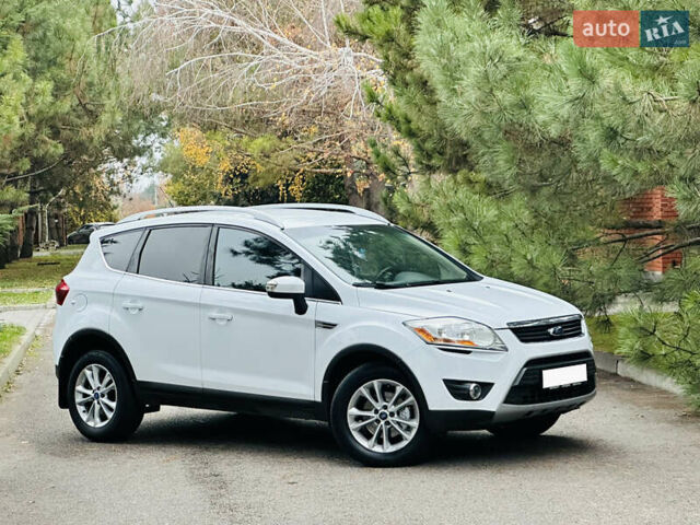 Белый Форд Куга, объемом двигателя 2 л и пробегом 117 тыс. км за 12350 $, фото 26 на Automoto.ua