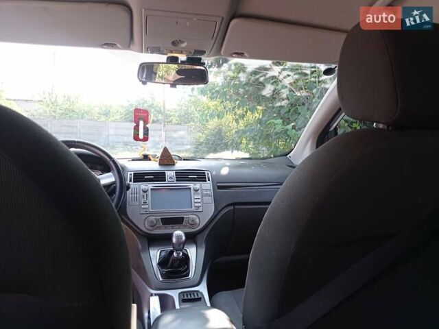 Білий Форд Куга, об'ємом двигуна 2 л та пробігом 270 тис. км за 10200 $, фото 3 на Automoto.ua