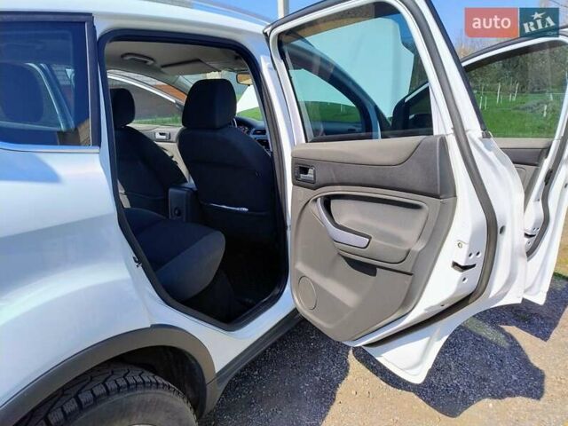 Білий Форд Куга, об'ємом двигуна 2 л та пробігом 173 тис. км за 9000 $, фото 19 на Automoto.ua