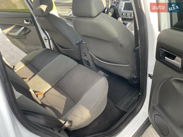 Форд Куга 2011 в Стрые на Automoto.ua Белый Форд Куга, объемом двигателя 2 л и пробегом 282 тыс. км за 11300 $, фото 15 на Automoto.ua