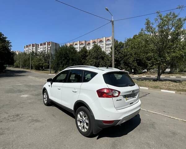 Белый Форд Куга, объемом двигателя 2 л и пробегом 300 тыс. км за 8900 $, фото 6 на Automoto.ua