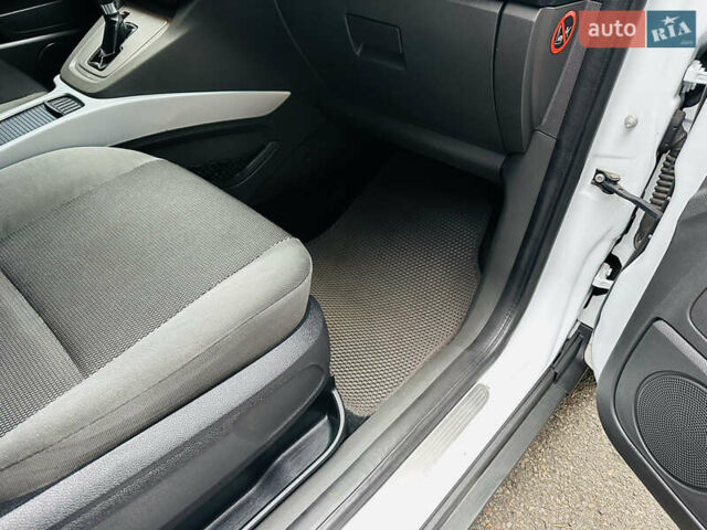 Белый Форд Куга, объемом двигателя 2 л и пробегом 117 тыс. км за 12350 $, фото 18 на Automoto.ua