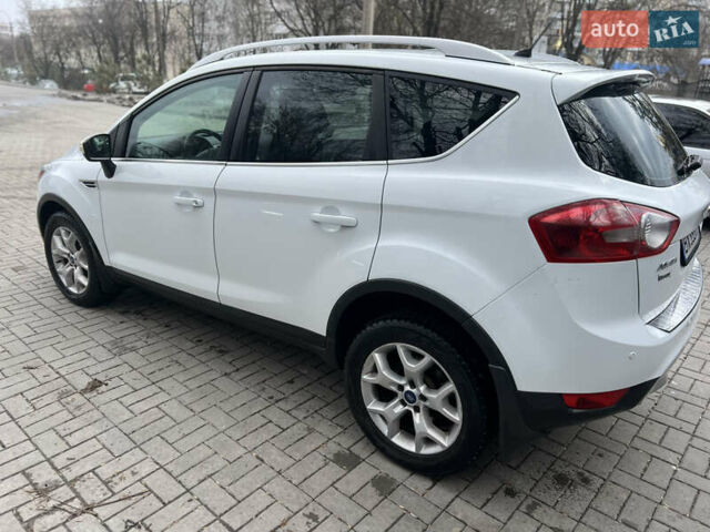 Белый Форд Куга, объемом двигателя 2 л и пробегом 145 тыс. км за 10599 $, фото 3 на Automoto.ua