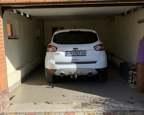 Білий Форд Куга, об'ємом двигуна 2 л та пробігом 200 тис. км за 12500 $, фото 1 на Automoto.ua