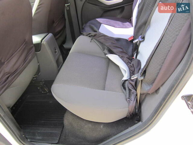 Белый Форд Куга, объемом двигателя 2 л и пробегом 194 тыс. км за 9750 $, фото 29 на Automoto.ua