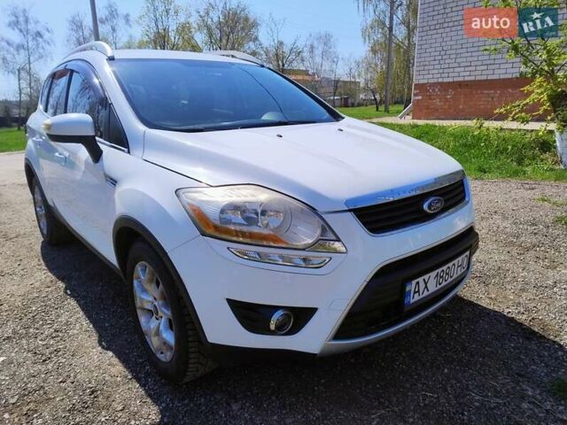Білий Форд Куга, об'ємом двигуна 2 л та пробігом 173 тис. км за 9000 $, фото 2 на Automoto.ua