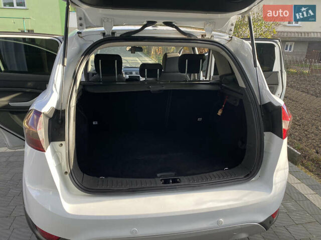 Форд Куга 2011 в Стрые на Automoto.ua Белый Форд Куга, объемом двигателя 2 л и пробегом 282 тыс. км за 11300 $, фото 13 на Automoto.ua