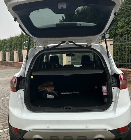 Білий Форд Куга, об'ємом двигуна 2 л та пробігом 174 тис. км за 10500 $, фото 13 на Automoto.ua