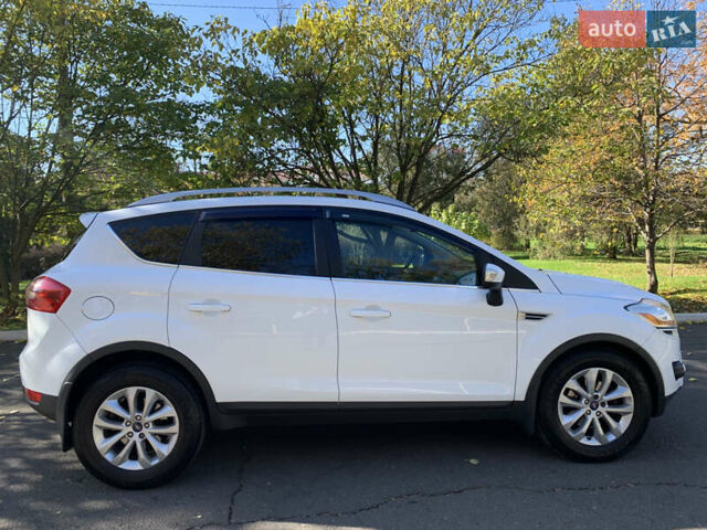Білий Форд Куга, об'ємом двигуна 2 л та пробігом 200 тис. км за 12500 $, фото 23 на Automoto.ua