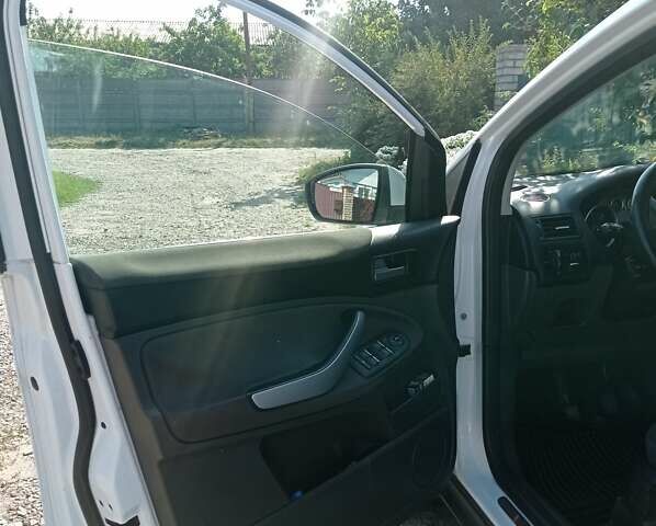 Білий Форд Куга, об'ємом двигуна 2 л та пробігом 270 тис. км за 10200 $, фото 15 на Automoto.ua