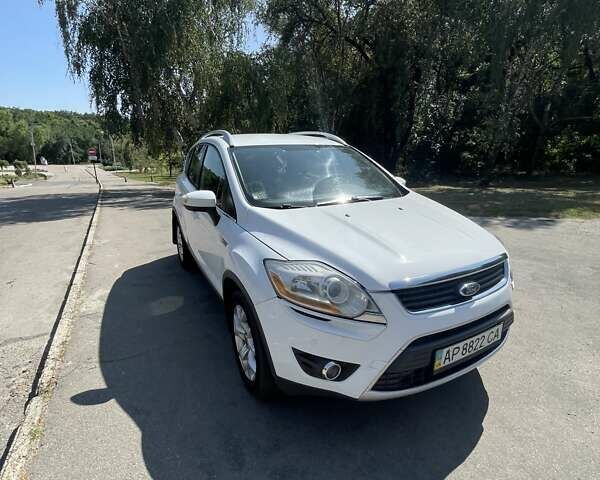 Белый Форд Куга, объемом двигателя 2 л и пробегом 300 тыс. км за 8900 $, фото 3 на Automoto.ua