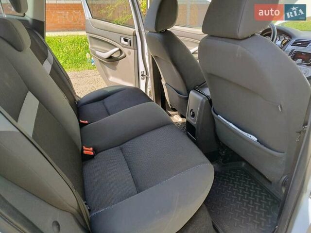 Білий Форд Куга, об'ємом двигуна 2 л та пробігом 173 тис. км за 9000 $, фото 20 на Automoto.ua