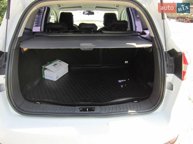Белый Форд Куга, объемом двигателя 2 л и пробегом 194 тыс. км за 9750 $, фото 21 на Automoto.ua