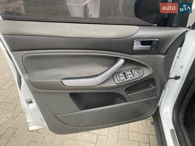 Белый Форд Куга, объемом двигателя 2.5 л и пробегом 220 тыс. км за 10500 $, фото 42 на Automoto.ua