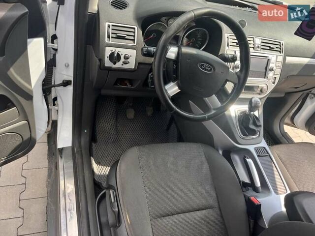 Белый Форд Куга, объемом двигателя 2 л и пробегом 239 тыс. км за 11300 $, фото 3 на Automoto.ua