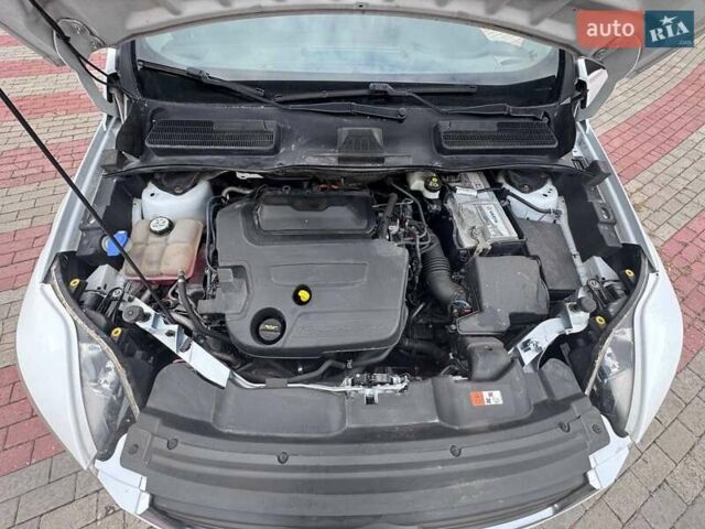 Білий Форд Куга, об'ємом двигуна 2 л та пробігом 251 тис. км за 9999 $, фото 11 на Automoto.ua