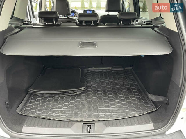 Белый Форд Куга, объемом двигателя 2 л и пробегом 182 тыс. км за 12400 $, фото 44 на Automoto.ua