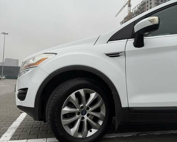 Белый Форд Куга, объемом двигателя 2 л и пробегом 272 тыс. км за 11499 $, фото 12 на Automoto.ua