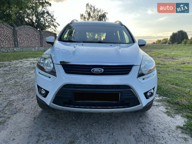 Белый Форд Куга, объемом двигателя 2 л и пробегом 165 тыс. км за 8999 $, фото 1 на Automoto.ua