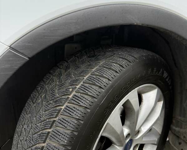 Белый Форд Куга, объемом двигателя 2 л и пробегом 272 тыс. км за 11499 $, фото 13 на Automoto.ua