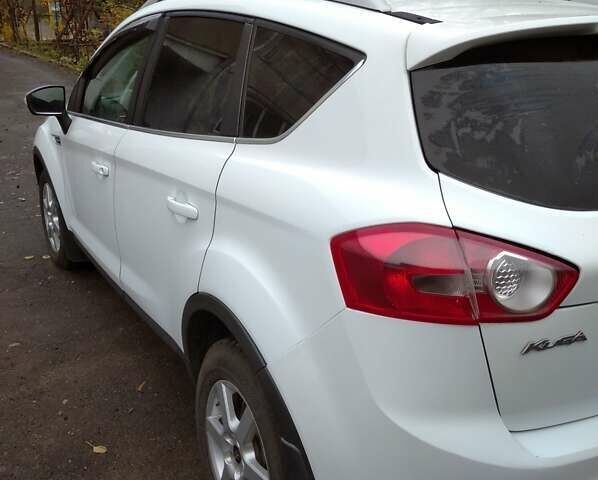 Белый Форд Куга, объемом двигателя 2 л и пробегом 275 тыс. км за 12000 $, фото 12 на Automoto.ua