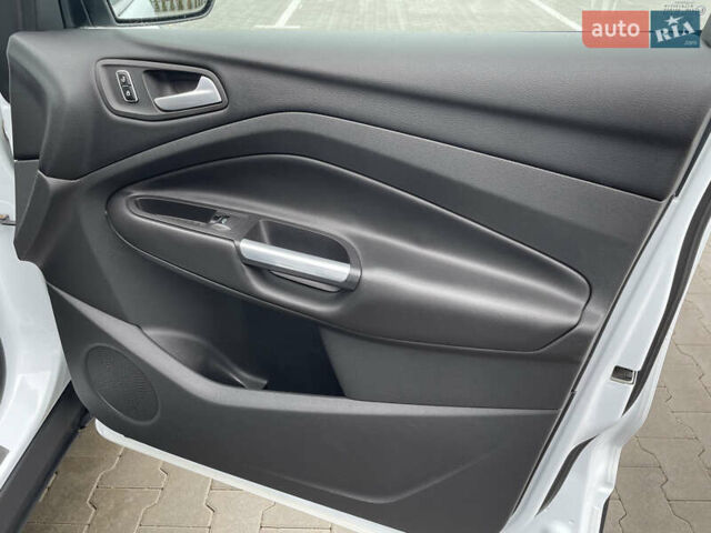 Белый Форд Куга, объемом двигателя 2 л и пробегом 182 тыс. км за 12400 $, фото 56 на Automoto.ua