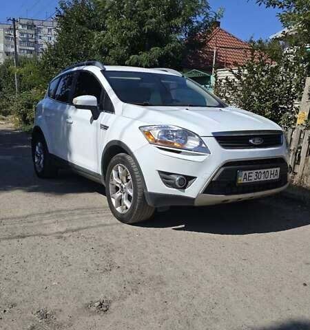 Білий Форд Куга, об'ємом двигуна 2 л та пробігом 196 тис. км за 12500 $, фото 5 на Automoto.ua
