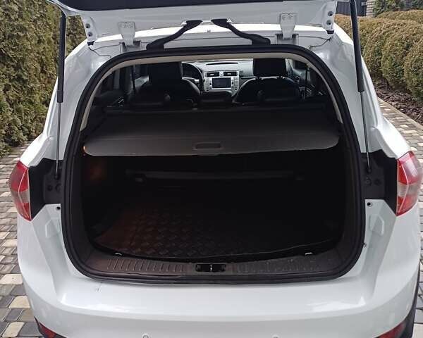 Білий Форд Куга, об'ємом двигуна 2 л та пробігом 150 тис. км за 11900 $, фото 12 на Automoto.ua