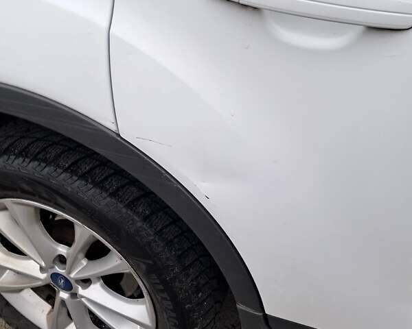 Белый Форд Куга, объемом двигателя 2 л и пробегом 160 тыс. км за 10900 $, фото 2 на Automoto.ua