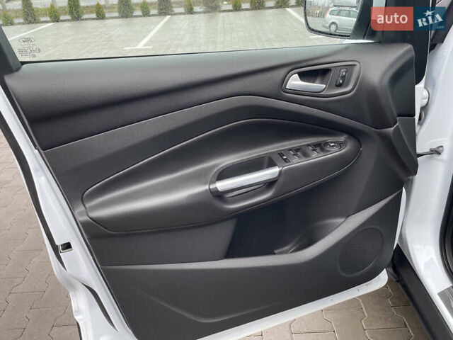 Белый Форд Куга, объемом двигателя 2 л и пробегом 182 тыс. км за 12400 $, фото 29 на Automoto.ua