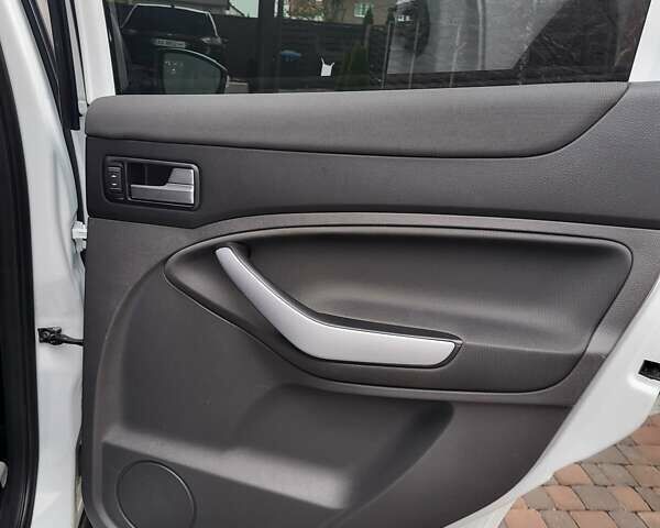 Белый Форд Куга, объемом двигателя 2 л и пробегом 198 тыс. км за 12000 $, фото 11 на Automoto.ua