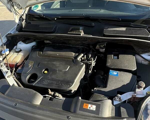 Білий Форд Куга, об'ємом двигуна 2 л та пробігом 269 тис. км за 10000 $, фото 3 на Automoto.ua