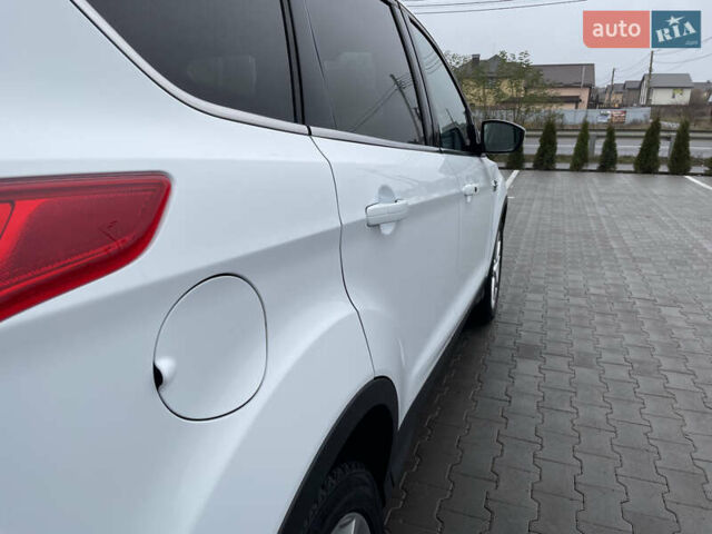 Белый Форд Куга, объемом двигателя 2 л и пробегом 182 тыс. км за 12400 $, фото 12 на Automoto.ua
