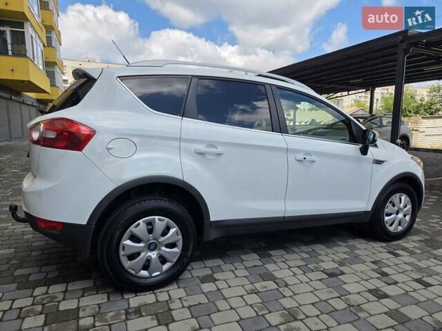 Білий Форд Куга, об'ємом двигуна 2 л та пробігом 176 тис. км за 12700 $, фото 4 на Automoto.ua
