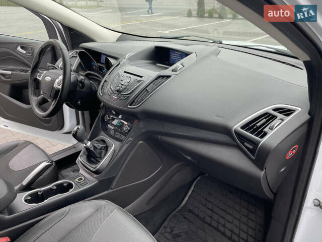 Белый Форд Куга, объемом двигателя 2 л и пробегом 182 тыс. км за 12400 $, фото 62 на Automoto.ua