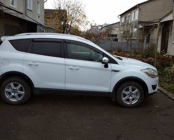 Белый Форд Куга, объемом двигателя 2 л и пробегом 275 тыс. км за 12000 $, фото 5 на Automoto.ua