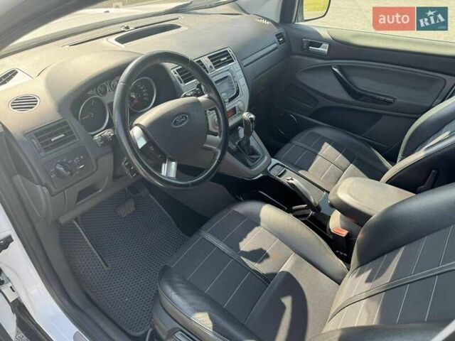 Белый Форд Куга, объемом двигателя 2 л и пробегом 280 тыс. км за 11150 $, фото 1 на Automoto.ua