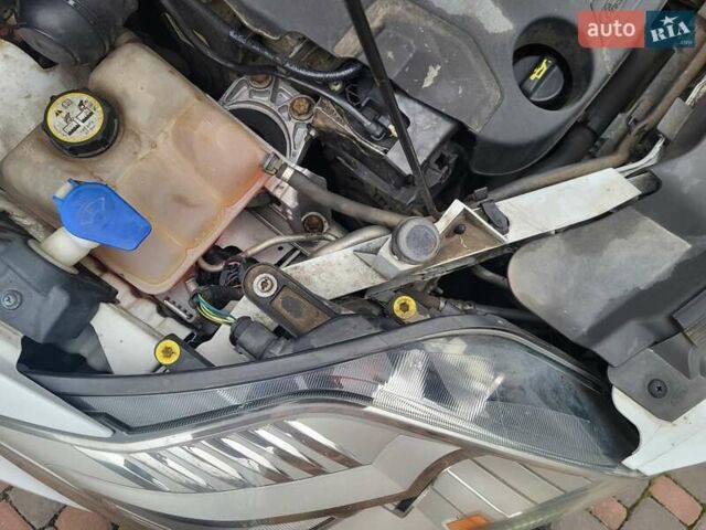 Белый Форд Куга, объемом двигателя 2 л и пробегом 198 тыс. км за 12000 $, фото 21 на Automoto.ua