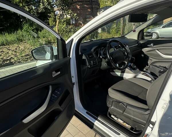 Білий Форд Куга, об'ємом двигуна 2 л та пробігом 269 тис. км за 10000 $, фото 4 на Automoto.ua