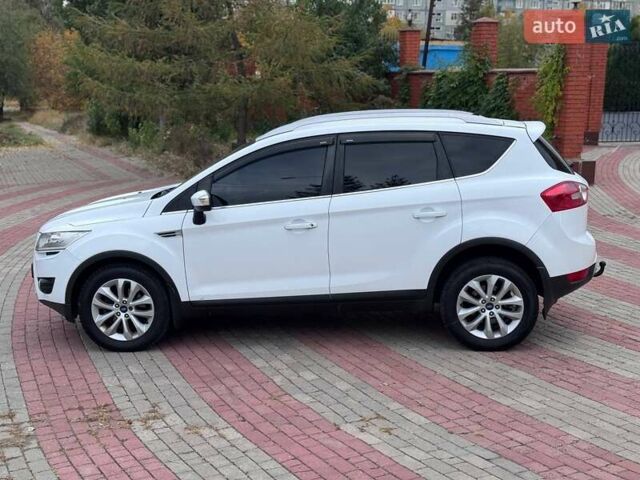 Білий Форд Куга, об'ємом двигуна 2 л та пробігом 251 тис. км за 9999 $, фото 3 на Automoto.ua