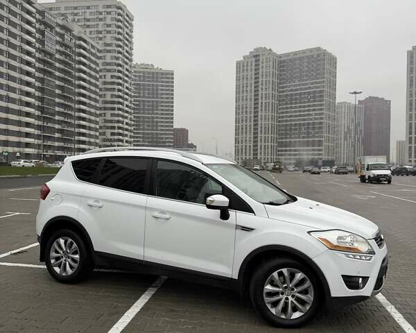 Белый Форд Куга, объемом двигателя 2 л и пробегом 272 тыс. км за 11499 $, фото 7 на Automoto.ua