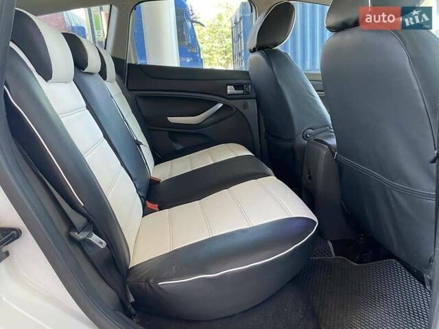Белый Форд Куга, объемом двигателя 2 л и пробегом 146 тыс. км за 12500 $, фото 17 на Automoto.ua